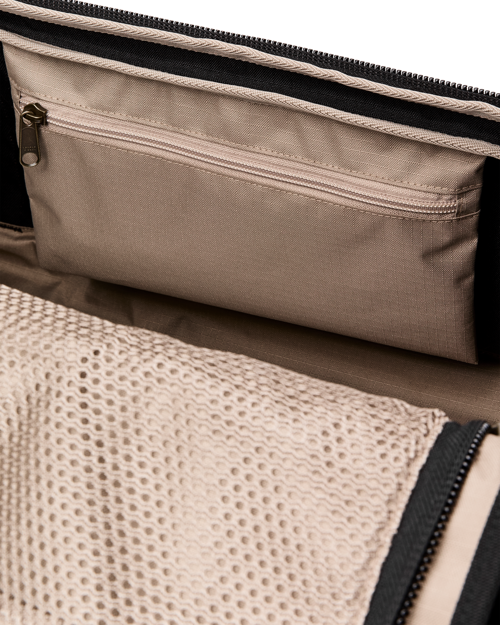 All-weather 40l Duffle - Black / Covert - Image 16